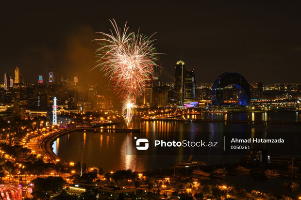 Bakıda Heydər Əliyevin 100 illik yubileyi ilə əlaqədar atəşfəşanlıq olub